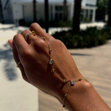 Monica Delicate Hand Chain